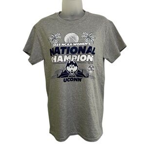 UCONN 2025 NCAA Women’s National Champions Graphic T-Shirt Short Sleeve Sz Small